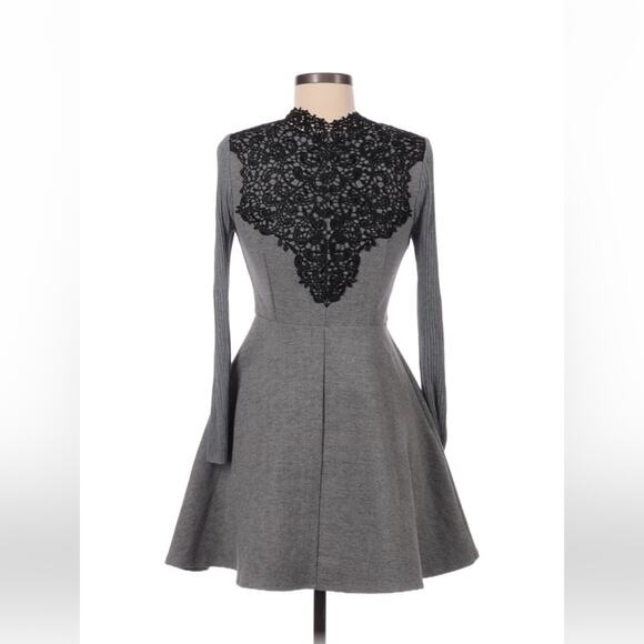 Yizhiqi grey long sleeve lace collar fit and flare knit sweater dress, size med - Picture 2 of 7